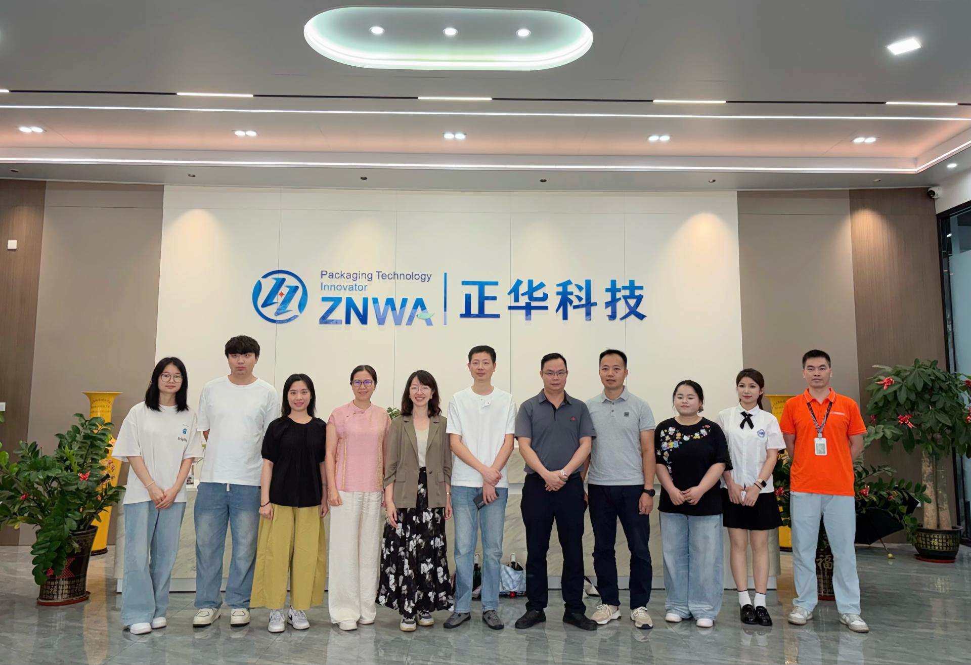 访企师生团队与企业人员合影.jpg