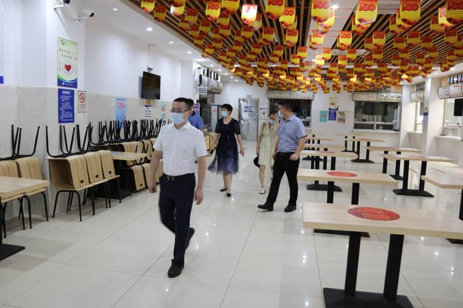 检查大学路校区食堂