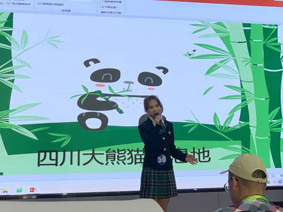 说明: C:\Users\-\Desktop\导游服务赛项新闻稿\导游服务赛项新闻稿\选手黄丽丹比赛现场.jpg