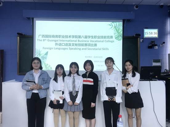 应用外语(马来语)外教指导学生参加比赛