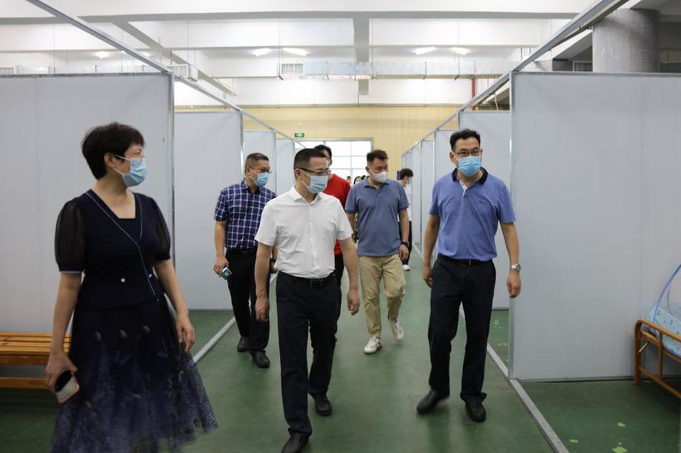 检查大学路校区疫情防控集中隔离点